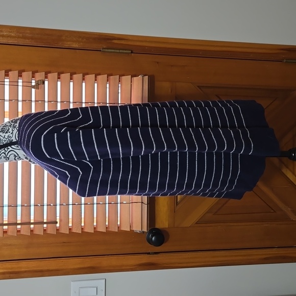 Gap v-neck navy blue striped sweater in Large tall - Picture 5 of 11